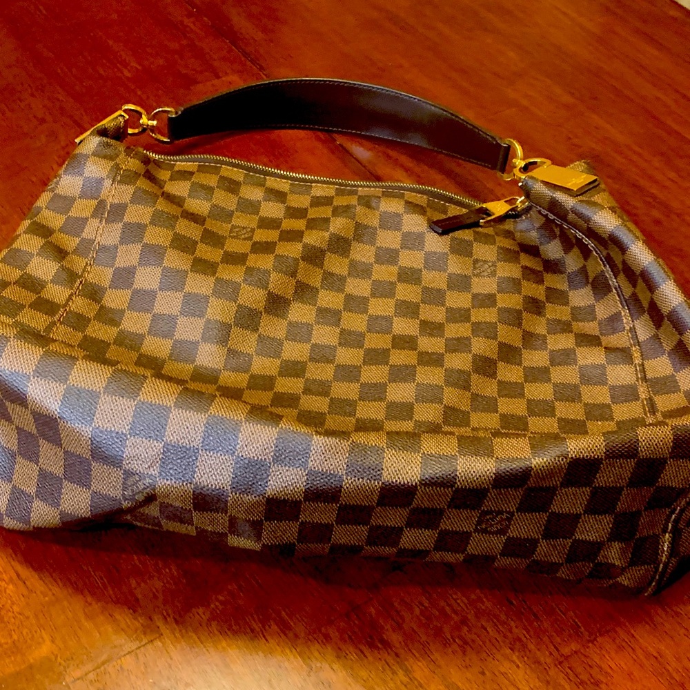 Authentic, great condition Louis Vuitton Checkered Designer hobo Shoulder purse.